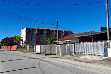 CASA EM CONDOMINIO NO ALBATROZ REF303CA