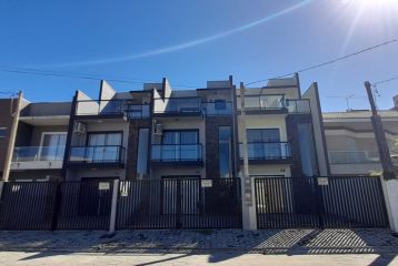 SOBRADO 3 DORMITÓRIOS EM BELTRAMI A 100M DO MAR REF431SO