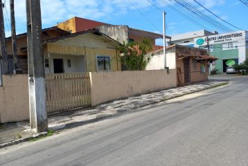 CASA NO CENTRO DE MATINHOS REF454CA