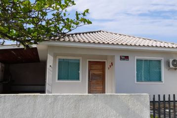 CASA 2 DORMITÓRIOS A 150M DO MAR NO PEREQUE REF464CA