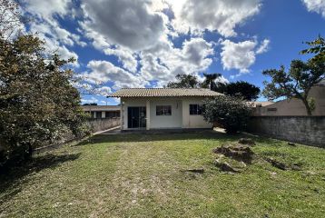 CASA COM AMPLO TERRENO 523CA