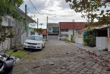 CASA 3 DORMITÓRIOS A 200M DO MAR NO MONÇÕES REF216CA
