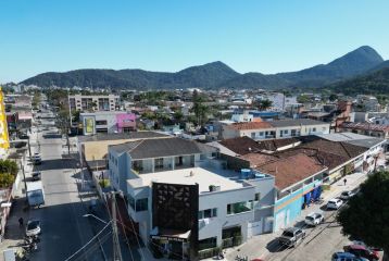 PRÉDIO COMERCIAL E APARTAMENTO NO CENTRO REF577AP