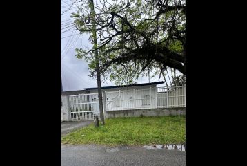 CASA COM AMPLO TERRENO E 03 SUÍTES NO RIVIERA REF594CA