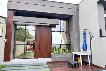 CASA 3 DORMITÓRIOS COM PISCINA NO BOM RETIRO REF651CA