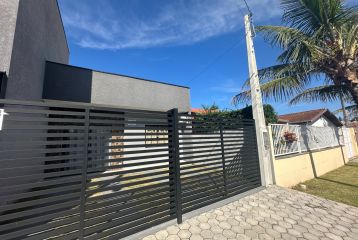 CASA 2 DORMITÓRIOS NA QUADRA MAR EM MONÇÕES REF773CA