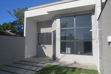 CASA COM PISCINA PROXIMO AO MAR REF782CA