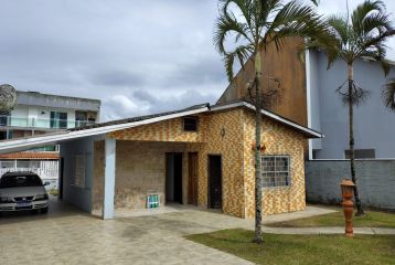 CASA COM TERRENO QUADRA MAR EM PRAIA DE LESTE REF907CA
