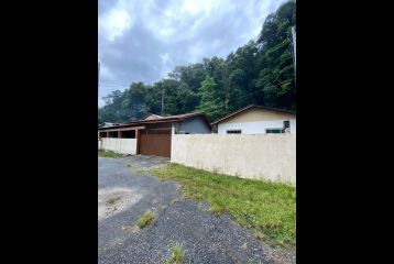 TERRENO COM 2 CASAS - REF001CA